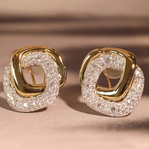 Orecchini a Perno Geometrici Quadrati per Donne, Design a Doppio Anello Intrecciato, Accessori Moda per Orecchie - Product Image 1