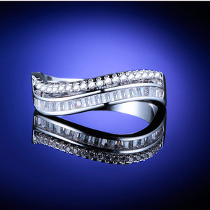 Anello scintillante a doppia fila per donna, gioiello da dito minimalista e alla moda - Product Image 2