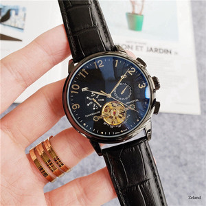 Reloj de Cuarzo Redondo Minimalista con Esfera Negra, Manecillas Doradas, Correa Milanesa de Acero Inoxidable, 38mm, Unisex, Analógico, de Moda - Product Image 2