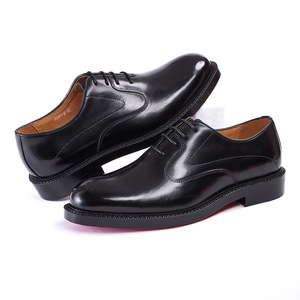 Zapatos de hombre de lujo italianos de alta gama, brogues hechos a mano con cuero genuino. - Product Image 2