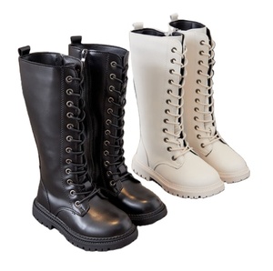 Botas de montar altas de cuero estilo western/casual para niñas, a media pantorrilla, antideslizantes, con punta redonda, color negro. - Product Image 1