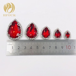 Pendientes de diamantes de imitación con hebilla de cristal - Product Image 3