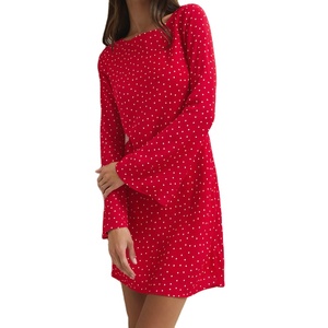 เดรสสั้นลำลองคุณภาพสูงสำหรับฤดูใบไม้ผลิและฤดูร้อน ดีไซน์หรูหรา สีแดง แขนสั้น คอเหลี่ยม สวมใส่สบายในชีวิตประจำวัน - Product Image 3