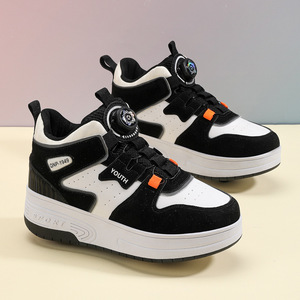 Chaussures à roulettes en maille respirante pour enfants avec fermeture à boucle et lumières clignotantes - Product Image 4
