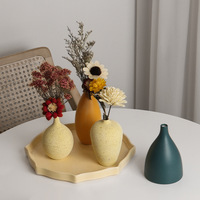 Petit vase en céramique émaillée colorée de Jingdezhen, design moderne et épuré, pour arrangements de fleurs séchées, décoration de salon et de bureau.