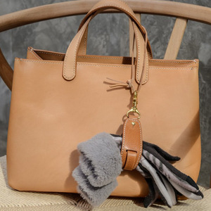 Creative new PU leather glove <b>clip</b>, multi-functional glove and scarf <b>buckle</b>, portable glove storage leather <b>buckle</b> bag charm - Product Image 1