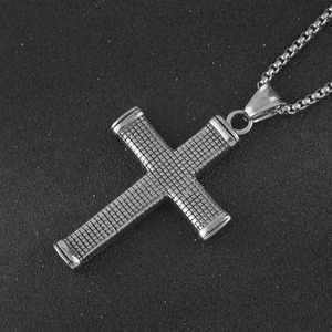 Collier pendentif croix en acier inoxydable IP poli miroir, bijoux religieux vintage en titane - Product Image 2