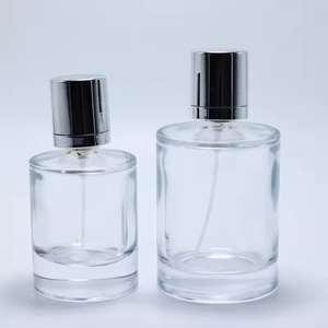 Vente en gros de flacons de parfum ronds en verre transparent de 30 ml, 50 ml et 100 ml avec bouchon argenté - Product Image 3