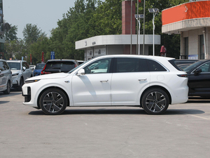 SUV Ibrido Usato Lixiang L6 2025, Guida a Sinistra, di Medie Dimensioni, con Autonomia Estesa, per Adulti - Product Image 5