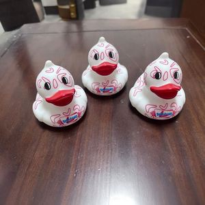 Factory Wholesale Valentine's Day Gift Little Yellow Duck Rubber <b>Bath</b> Water Play Squeeze Sound Toy - Product Image 2