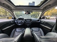 Personalización Interior para Autos Usados Jeep Cherokee y Jeep Liberty 2020, 2021, 2022, SUV Ligero