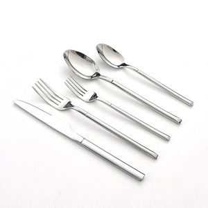 Ensemble de <span class=keywords><strong>Couverts</strong></span> de Luxe Léger en Acier Inoxydable 304, Style Chevalier, Couteau à Steak Brillant et Cuillère, Ensemble de 5 Pièces pour Hôtel - Product Image 3