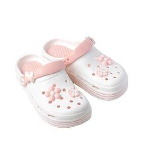 Sabots décorés de fleurs blanches pour femmes, été, bout ouvert, semelle EVA, respirants - Product Image 1