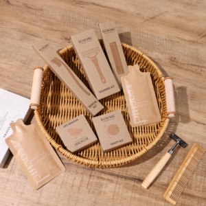 ECOCHIC Biodegradable Reciclable FSC Mix Papel Kraft Bolsita y caja Juego de servicios de hotel con 30ml Servicios húmedos en bolsa - Product Image 1