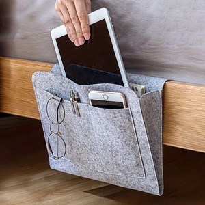 Sac <span class=keywords><strong>de</strong></span> rangement <span class=keywords><strong>de</strong></span> chevet feutre matériel sac suspendu téléphone portable tablette paquet <span class=keywords><strong>de</strong></span> rangement chevet panier suspendu sac en feutre suspendu - Product Image 2