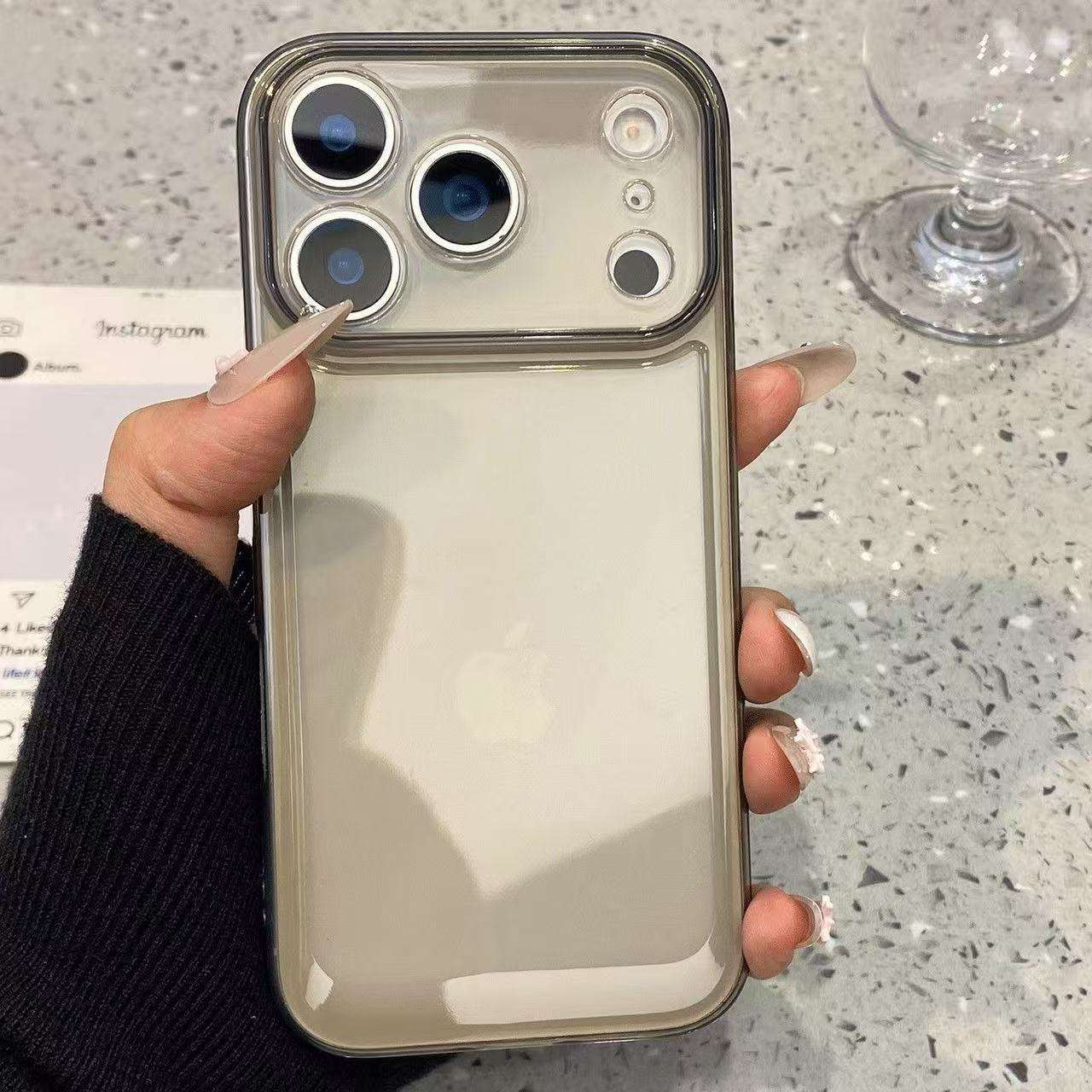 Boîtier spatial-Gris semi-transparent