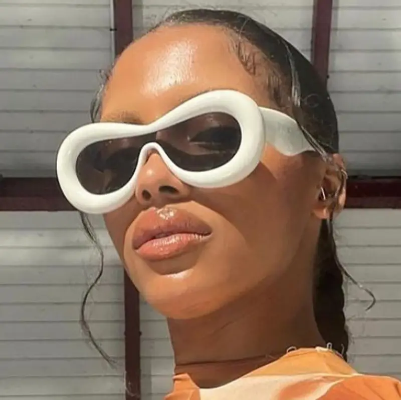 2023 yeni varış Trendy tek parça kalın çerçeve güneş gözlüğü şeker renk parti kadın gözlük güneş gölge