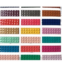 Tissu en cuir synthétique PVC à motif diamant surélevé brillant de 1,0 mm, effet tridimensionnel, doux, pour revêtement et fond.