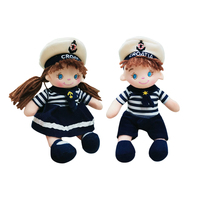 Boneka Kain Plush Seragam Pelaut Lembut Bordir Logo Kustom Anak Laki-laki Perempuan Boneka Kain Isi Dakron Souvenir Turis Hadiah