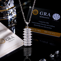 Collana da Donna in Argento Sterling 925 con Pendente a Barra Pavé di Moissanite Taglio Baguette Rotondo, Colore D VVS1 Certificato GRA, Supera il Test del Diamante