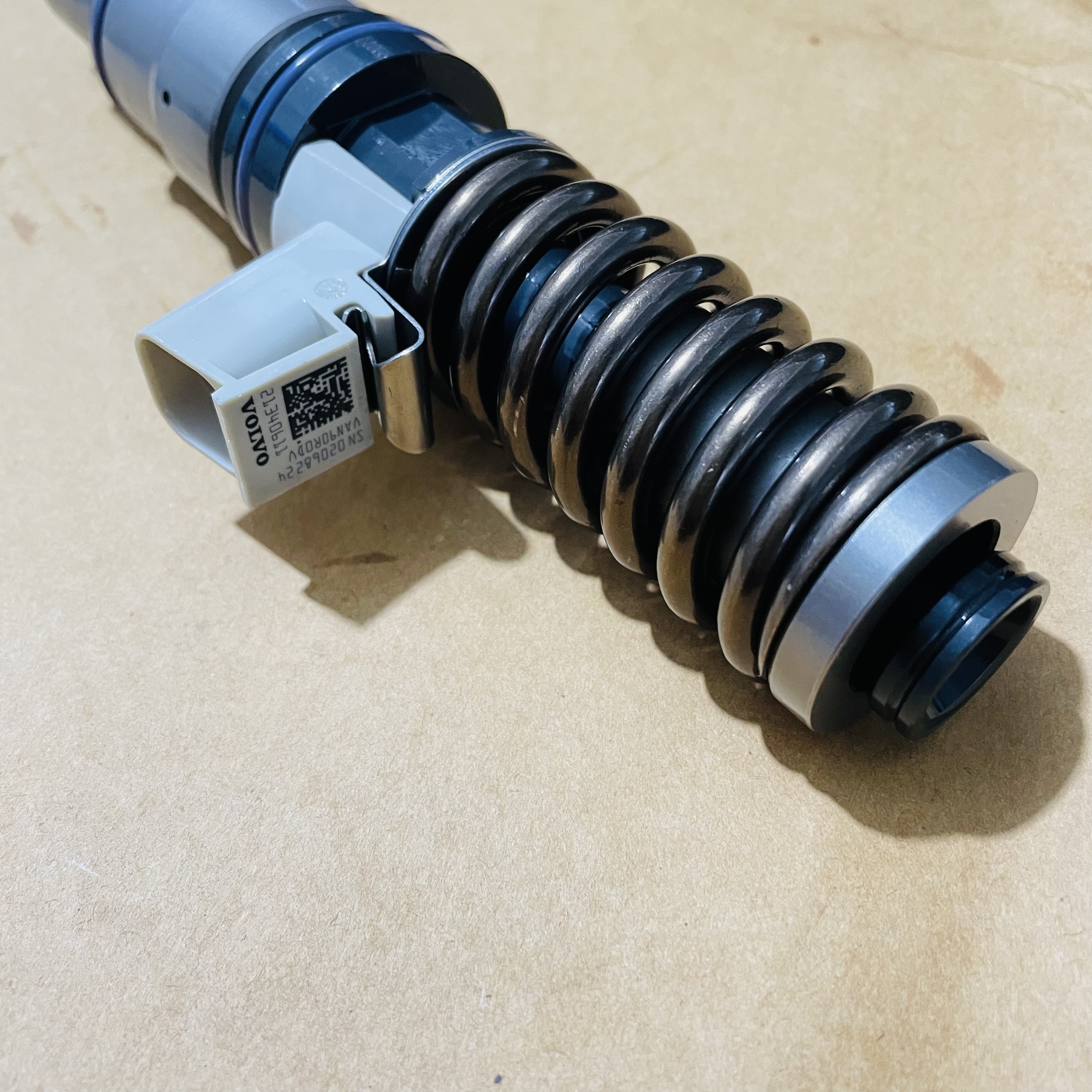 diesel fuel injector nozzle 21340611 21371672 injector for VOLVO D13A D13D common rail injector 21340611 21371672 85003263