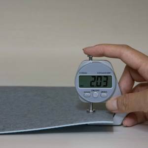 Revêtement de sol en vinyle en rouleau imperméable et écologique de 2,0 mm à <span class=keywords><strong>prix</strong></span> de gros pour hôpitaux, écoles et appartements (usage intérieur) - Product Image 2