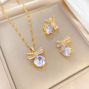 Juego de Collar y Aretes de Moda Brillante en Acero Inoxidable Chapado en Oro de 18k con Colgante de Lazo y Lágrima de Zirconia Cúbica para Mujer, Set de Joyería para Regalo - Product Image 6