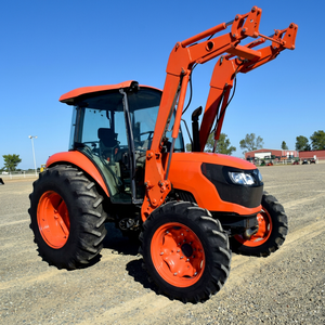 Tracteur utilitaire agricole M7060 70 CV 4x4 à transmission par engrenages avec godet frontal pour travaux sur le terrain et en cour - Product Image 1