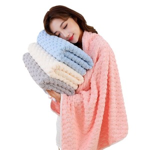 ชุดผ้าเช็ดตัวขนแกะปะการังจินอาว 3 ชิ้น ซึมซับน้ำได้ดี สีชมพูเชอร์รี่บลอสซั่ม สีขาวนวล สีเทาอ่อน สีฟ้า - Product Image 5