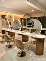 Ensemble de miroir de salon de coiffure moderne de luxe avec éclairage LED, écran tactile intelligent, miroir décoratif pour salons de beauté, en métal