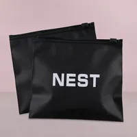 Logo personnalisé clair givré emballage de vêtements refermable sacs noirs à fermeture éclair sac à fermeture éclair pour boutique