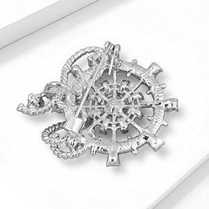 Broches de luxe coréennes en forme d'ancre de <span class=keywords><strong>bateau</strong></span> à faible MOQ, cadeau idéal pour la fête des mères ou pour une petite amie, broches délicates en alliage de zinc rose, pour femmes élégantes - Product Image 2
