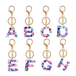 Accessoire en résine de fleurs naturelles, fabrication directe du fabricant, personnalisable, alphabet coloré pour filles, lettres en acrylique, <span class=keywords><strong>porte</strong></span>-clés en résine 26 lettres - Product Image 1