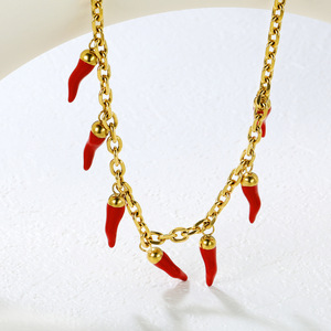 Collares de Moda con Colgante de Diseño de Chile en Aleación de Zinc, Joyería para Mujer, Estilo Casual para Fiestas, Cadena Dorada con Detalles Rojos - Product Image 2