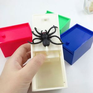 Caja de Broma de Araña de Plástico de Calidad con Araña Oculta, Divertida para Halloween, Juego de Broma para Amigos y Juguetes de Oficina - Product Image 6