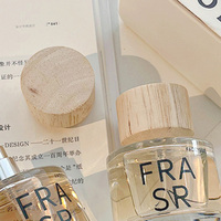 Bouteille en verre vide claire de parfum de baïonnette ronde faite sur commande du Vietnam avec l'emballage en bois de chapeau