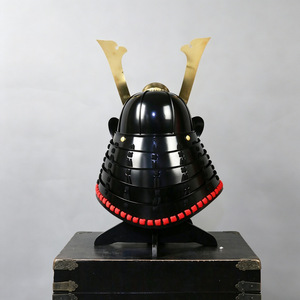 Casco de Guerrero Japonés Kabuto, Máscara de Oni Roja, Adorno de Armadura Vintage de Hierro, Embalaje en Caja de Madera para Salón de Exposiciones o Restaurante - Product Image 4