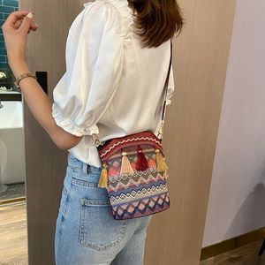 Sac à bandoulière vintage ethnique brodé bohème avec pompon, sac fourre-tout hippie, sac messager, sac bandoulière pour femmes et filles, pochette pour téléphone et portefeuille - Product Image 5