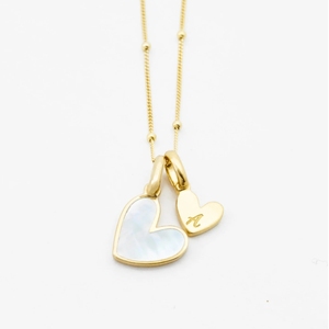 Collar con colgante de corazón grabado personalizado de acero inoxidable con <span class=keywords><strong>cadena</strong></span> de eslabones madre perla de concha <span class=keywords><strong>inicial</strong></span> de oro PVD resistente al agua - Product Image 1