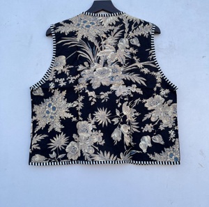 Chaleco acolchado de algodón hecho a mano para mujer, chaleco con cuello en V y Parte delantera abierta con estampado Floral, cómodo diseño Dori, ropa de calle informal corta - Product Image 6