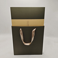 Boîte d'emballage personnalisée de luxe pour carnet vert, finition mate, gaufrage, revêtement UV, boîte cadeau en carton rigide recyclable (personnalisée)