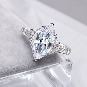 Anello Minimalista a Forma di Marquise per Donne, Gioiello da Dito dal Design Futuristico - Product Image 6