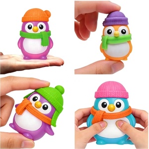 Juguete Antiestrés de Silicona Suave con Forma de Pingüino Luminoso de la Serie Navideña, Decoración Adorable para Escritorio - Product Image 1