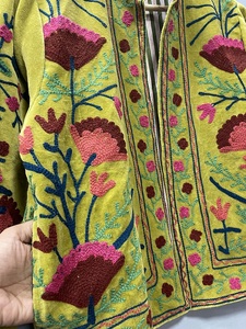 Chaqueta de Terciopelo Bordada a Mano 2026, Cuello Alto, Diseño Floral, Manga Larga, Ropa de Invierno, 100% Lana, Estilo Casual Cálido - Product Image 4