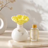 Diffuseur de parfum en céramique avec fleurs et bâtonnets, recharge d'huile parfumée, fabrication OEM/ODM directe usine, ensemble cadeau de parfum d'intérieur entièrement personnalisable