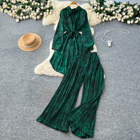 Ensemble deux pièces élégant pour femme : chemise à manches longues avec ceinture et pantalon plissé taille haute à jambes larges, idéal pour le printemps, l'automne et les trajets quotidiens