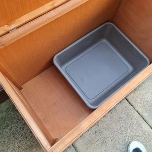 Casa de madera moderna hecha a mano para gatos con bandeja de fácil limpieza, bandeja grande para ARENA y contenedor, diseño especial para uso en exteriores - Product Image 3