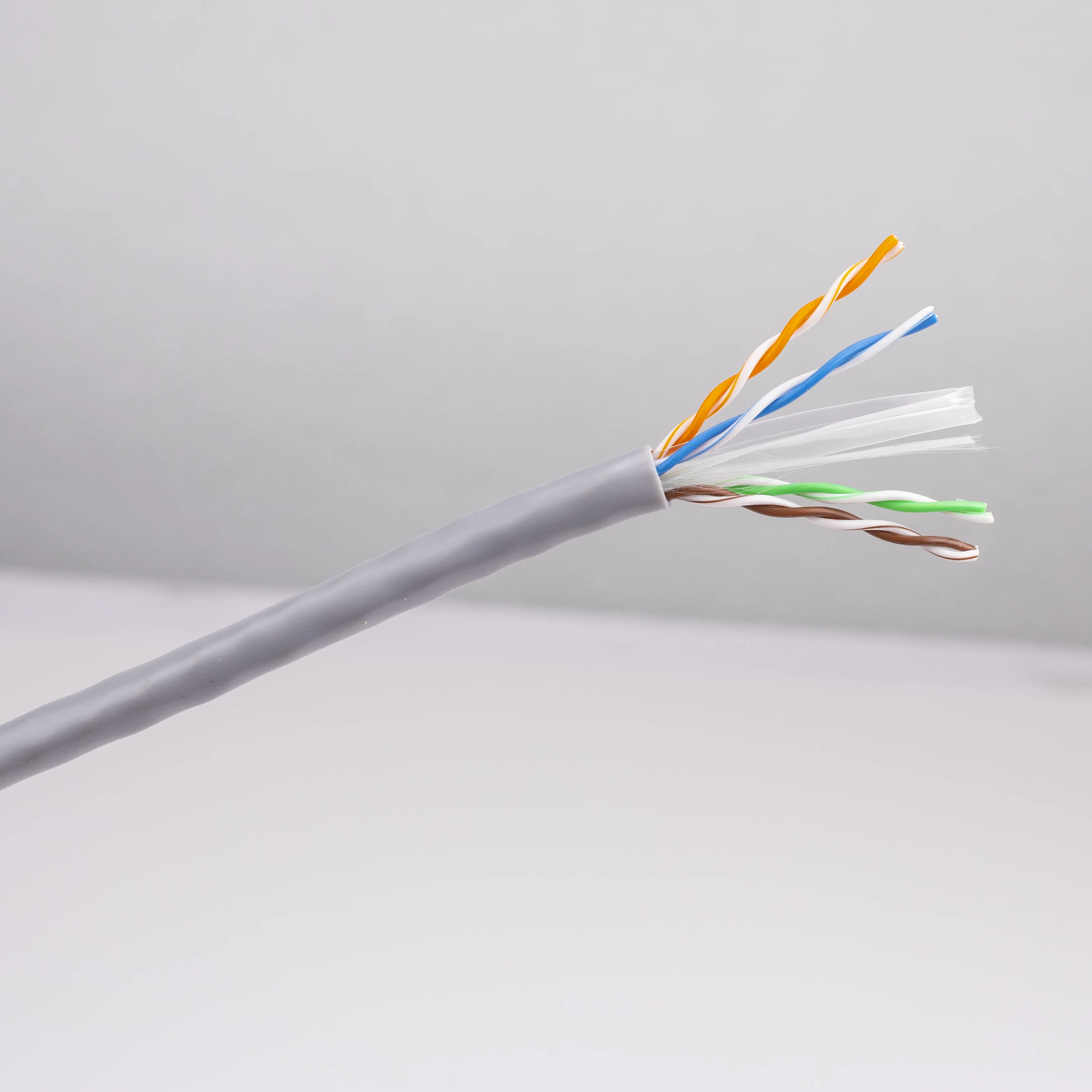 كابل شبكة cat6 cat5e UTP وكابل شبكة FTP