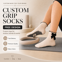 Chaussettes de Pilates antidérapantes personnalisées avec logo, chaussettes de yoga côtelées antidérapantes pour femmes, chaussettes à volants antidérapantes pour le Reformer de gym