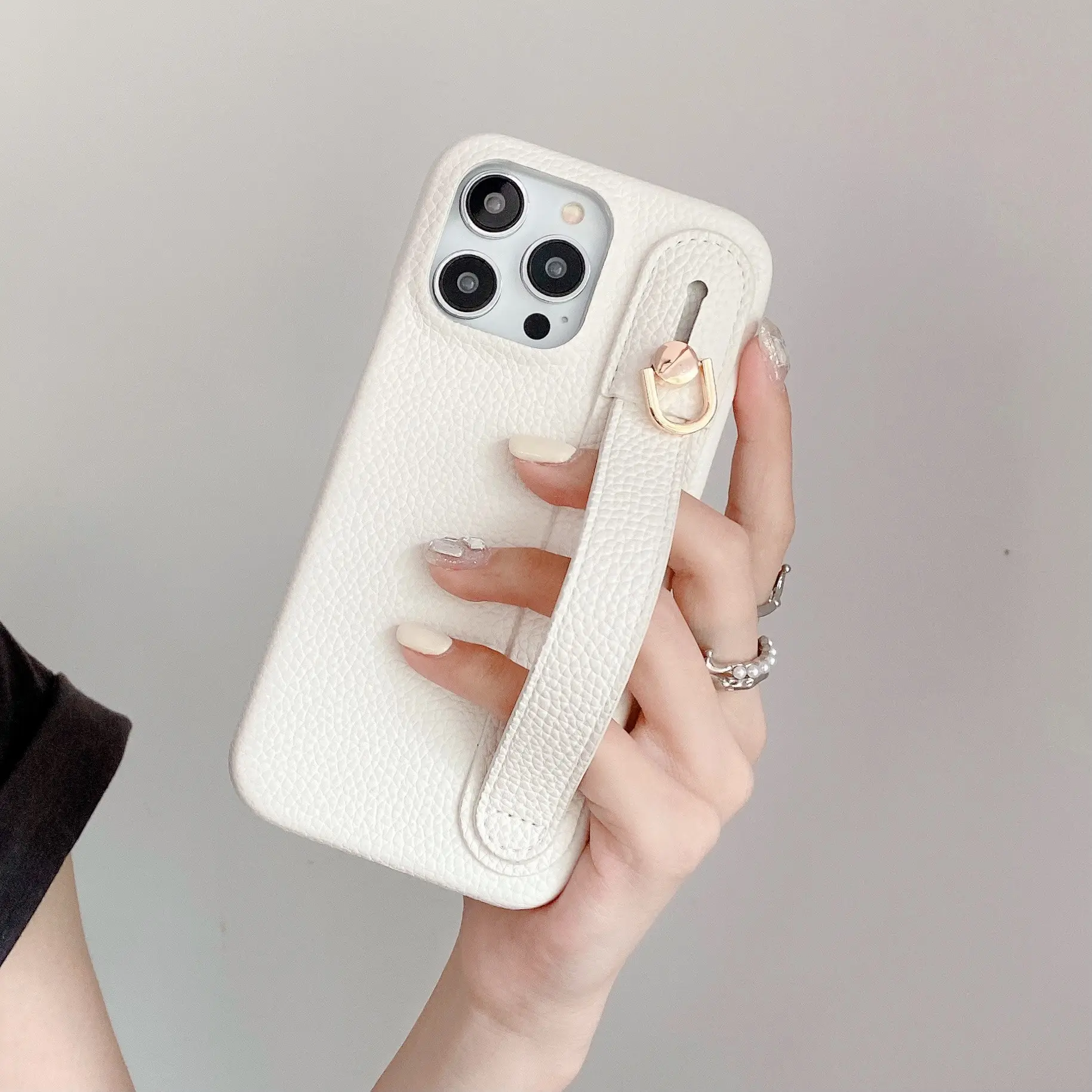 תיק עם רצועת יד טבעונית עור תיק טלפון עם טבעת wristband מחזיק אצבע לעמוד כיסוי צבע עבור iPhone 15 pro